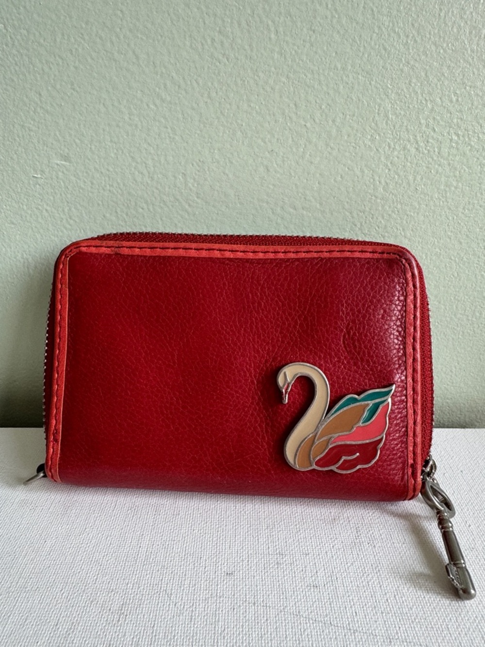 Fossil Red Leather Zip Wallet with Swan Accent. Very Good Condition.